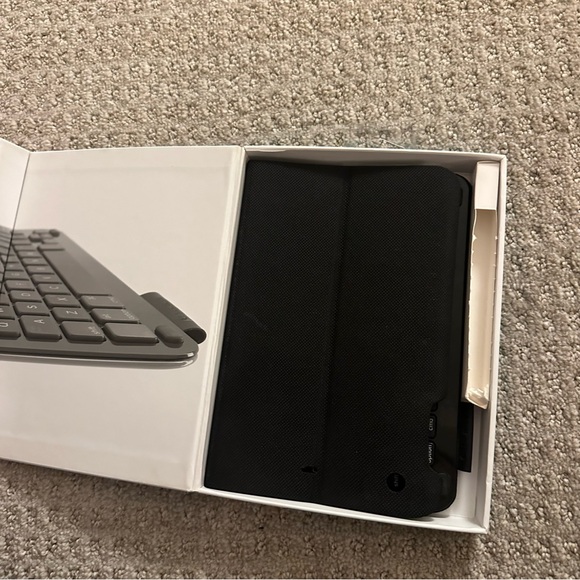 Logitech iPad mini 1,2,3 keyboard case - Picture 4 of 5